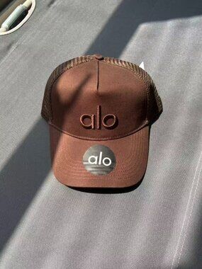 ALO Yoga District Unisex Trucker Helmet Coffee Brown🚙